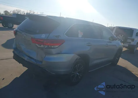 2019 Toyota Highlander Le z USA, uszkodzony, nr VIN 5TDZZRFH4KS301983